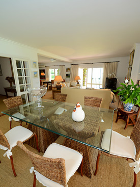 Dining room at La Calma Estepona villa for rent