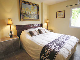 Studio apartment bedroom