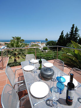 Dining al fresco at Casa la Colina holday villa, Estepona