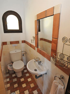 En suite shoer room to the 1st floor master bedroom