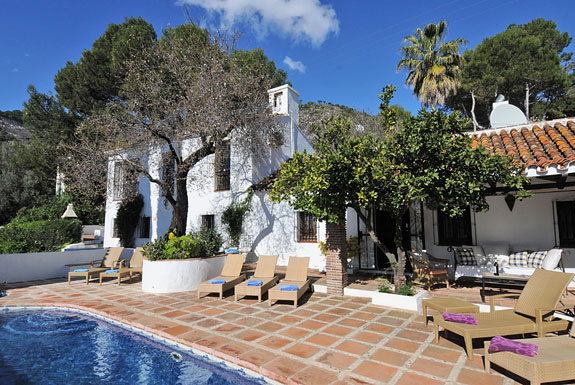 Los Gemelos - a fabulous restored finca for holiday rentals