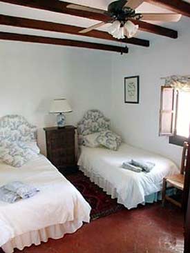 The twin bedroom down-stairs at Gemelos