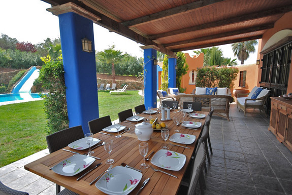 Dine al-fresco on Finca Maroc terrace