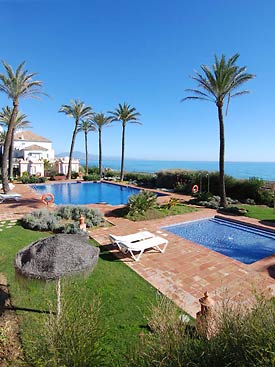 La Perla Beach main & childrens pools