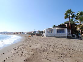The beach & chiriguito is only a short walk