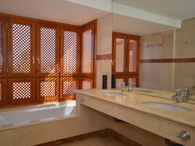 Ensuite bathroom in the mater suite at Menara Beach, Estepona